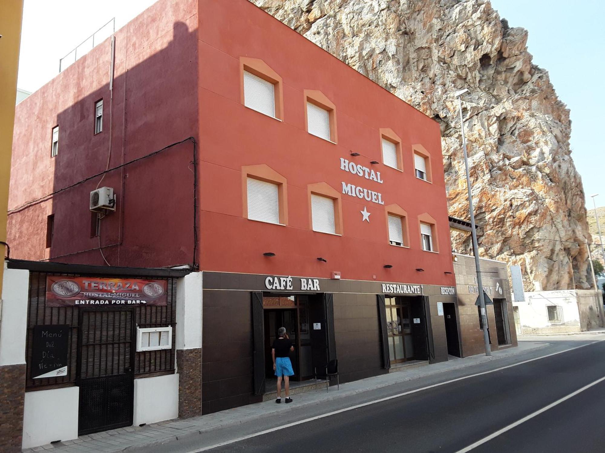 Hostal Miguel 칼라온다 외부 사진
